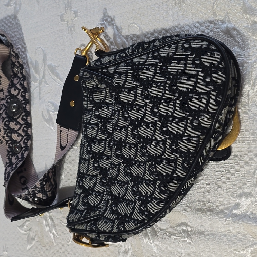 Purse - Picture 6 of 9